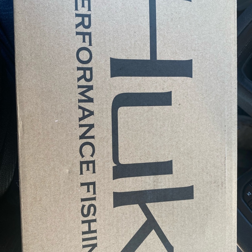 HUK Mahi Shoes Brand New in Box - Picture 6 of 6